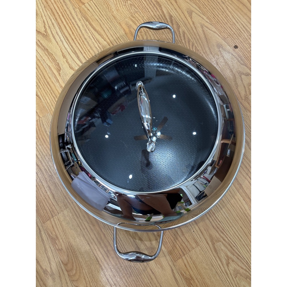 HexClad Hybrid Nonstick 14 Inch Pan with Tempered Glass Lid Silver Black